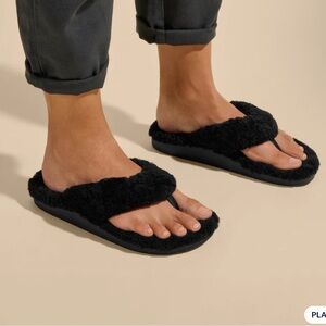 NWT OluKai Black Kipe'a Heu Fuzzy Slipper Women's Size 11